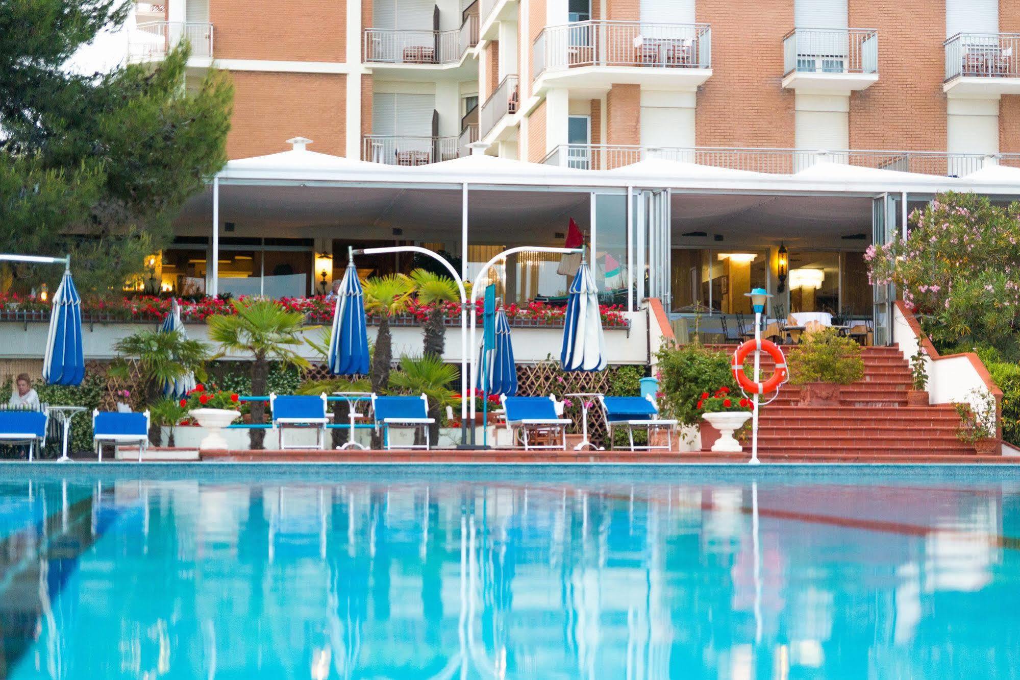 Hotel Principe Бибионе Екстериор снимка